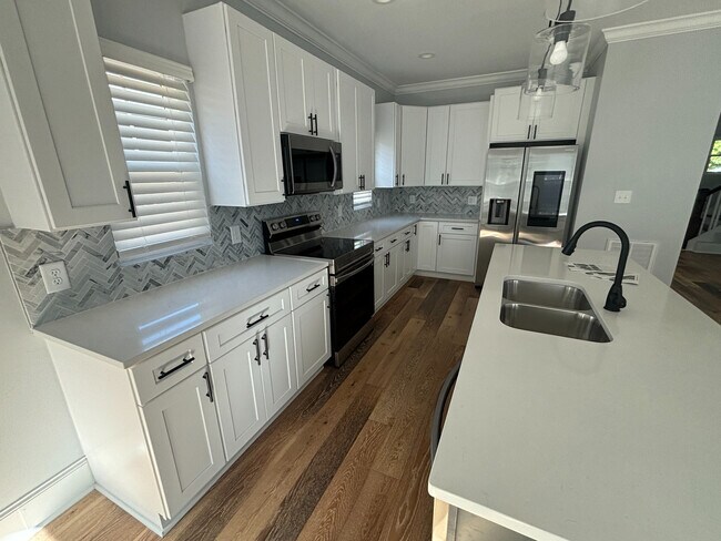 Foto del edificio - Room in Single Family Home on Booker Ave