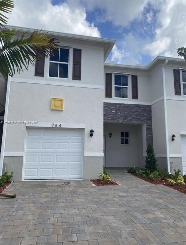 Foto principal - 784 SE 19th St