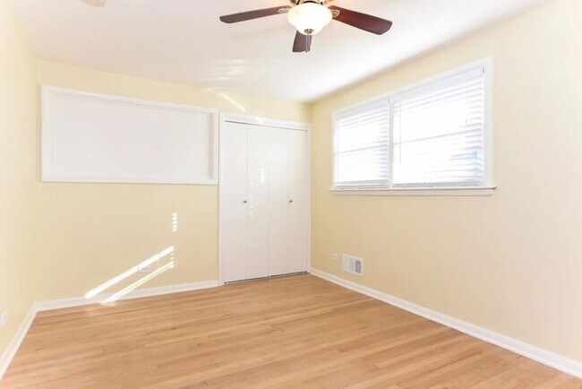 Foto del edificio - 6722 W 63rd St