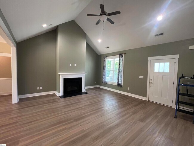 Building Photo - 103 Angler Dr