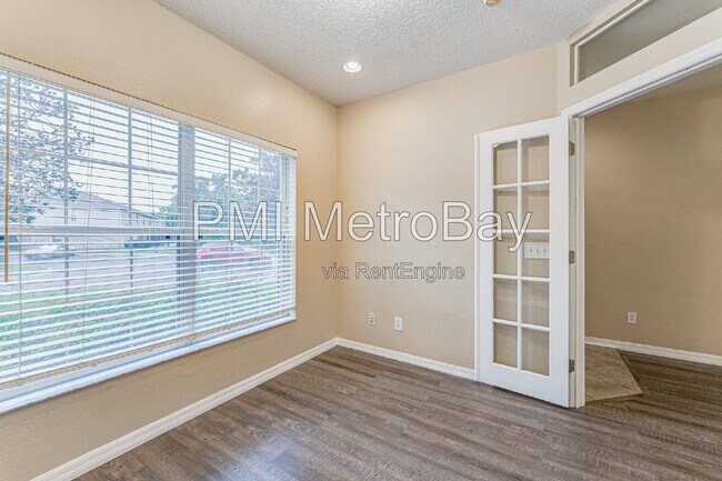 Building Photo - 15706 Fishhawk Falls Dr