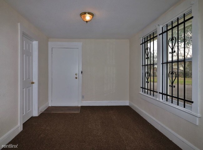Building Photo - 3 br, 1 bath House - 1402 24th St W
