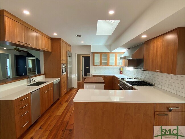 Building Photo - 1122 Wilmington Island Rd