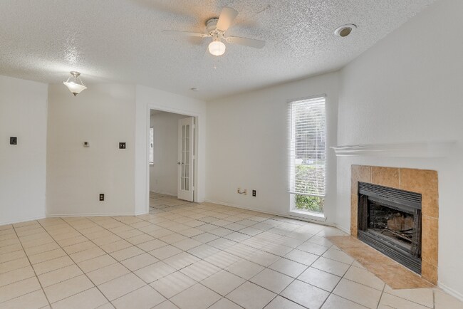 Foto del edificio - 9825 Walnut St