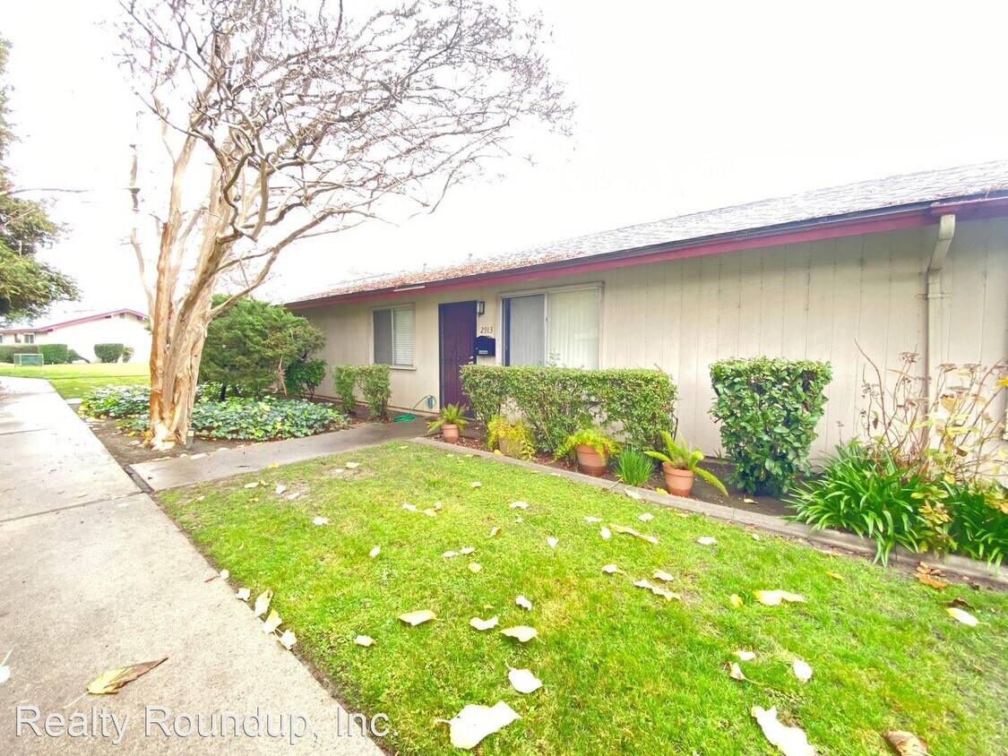 Primary Photo - 2 br, 1 bath House - 2913 Fisher Ct #190-3