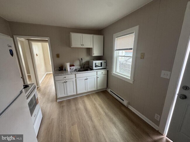 Foto del edificio - 112 Academy Ave