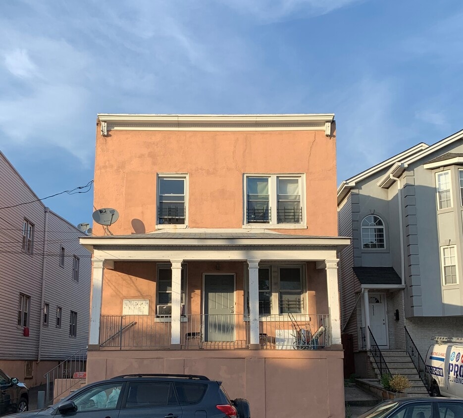 Primary Photo - 313 Court St