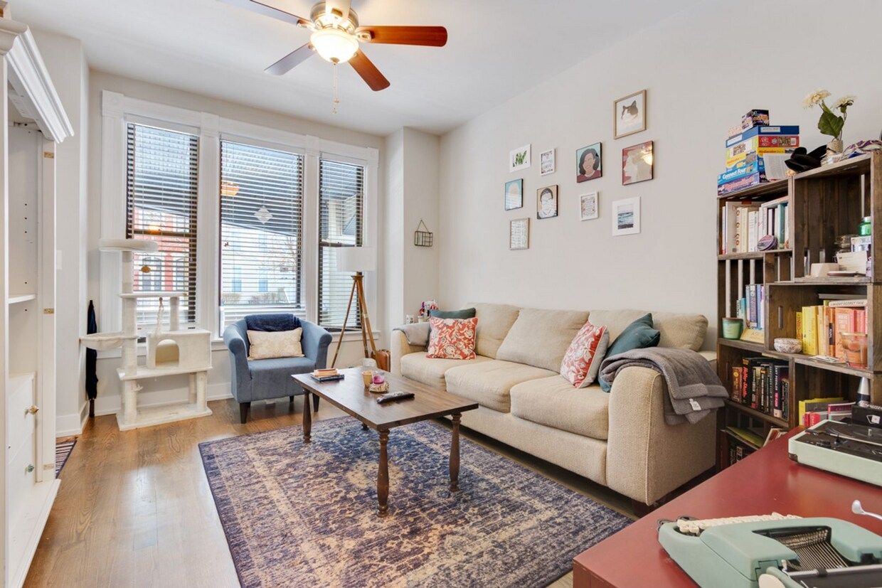 Foto principal - 3250 N Lakewood Ave