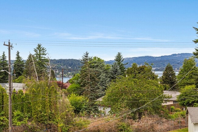 Building Photo - View Home in Quiet Neighborhood