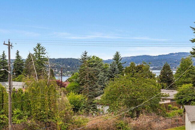Foto del edificio - View Home in Quiet Neighborhood