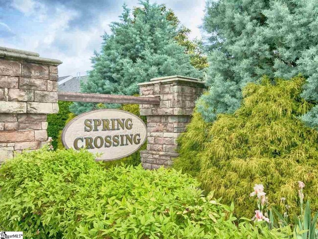 Foto del edificio - 128 Spring Crossing Cir