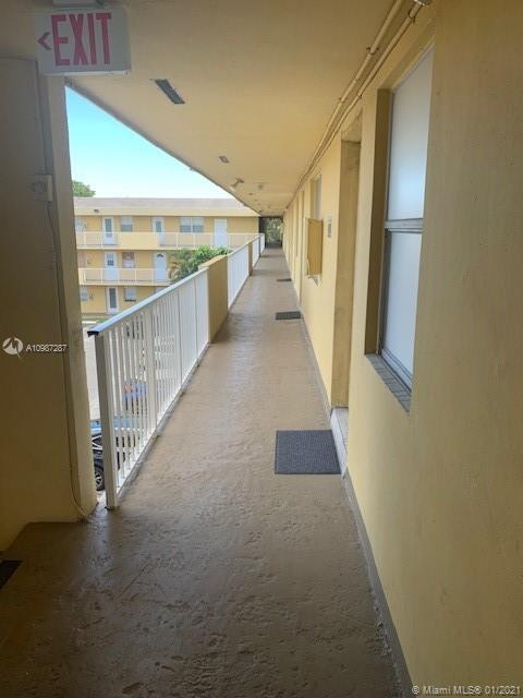 Foto del edificio - 1302 NE 191st St