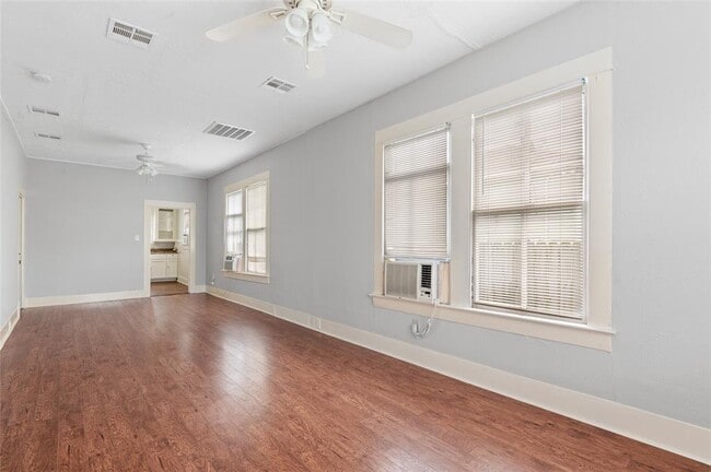 Building Photo - 714 44th St