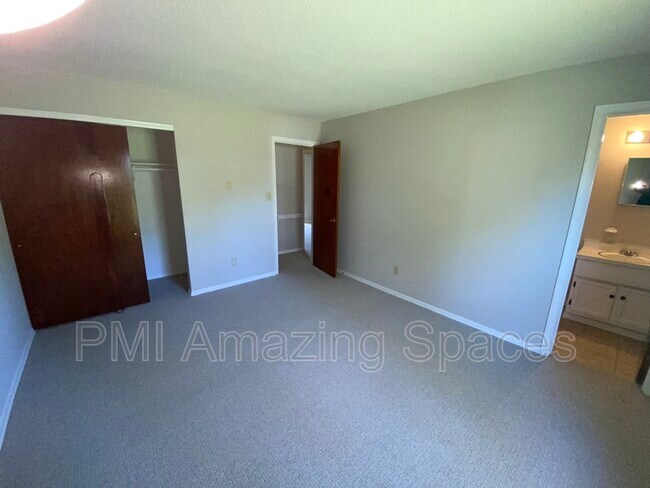 Building Photo - 6230 Dwightware Blvd