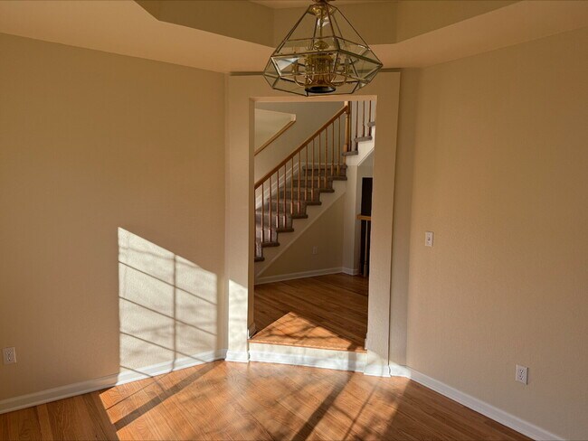 Foto del edificio - "Spacious 4-Bed, 3-Bath Gem on Franklin Drive – Modern Living in Boulder!"