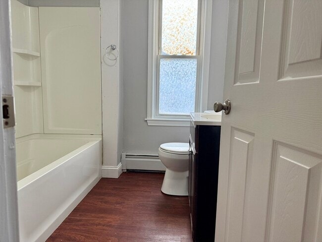 Building Photo - 8 Dalton St