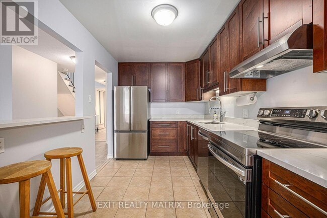 Building Photo - 24 Oakhaven Private