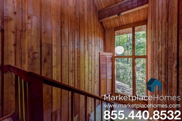 Foto del edificio - 9858 NE Lafayette Ave