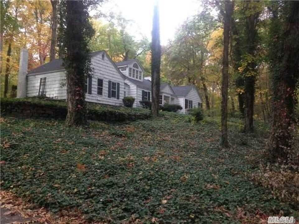 Primary Photo - 5 Rhododendron Dr