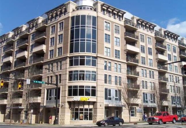 Building Photo - 718 W Trade St