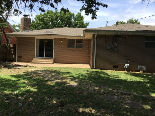 Building Photo - Coming Soon! Great 3 bedroom, 2 bath home ...