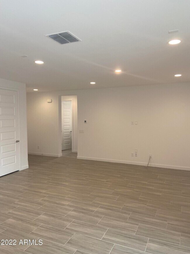 Building Photo - 8913 W Palo Verde Dr