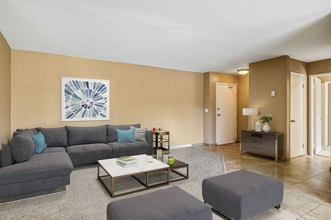 2+2 C - The Penthouse Apartments "Get up to $2675 OFF