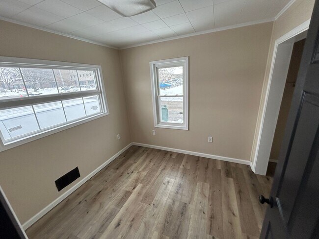 Foto del edificio - 316-318 W. Adams St.