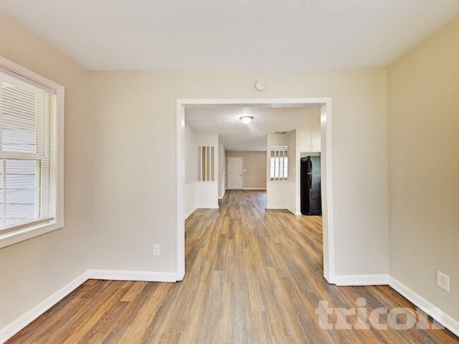 Building Photo - 211 Robin Ln