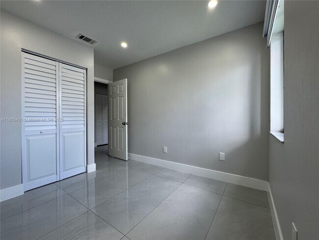 Foto del edificio - 12237 SW 193rd St