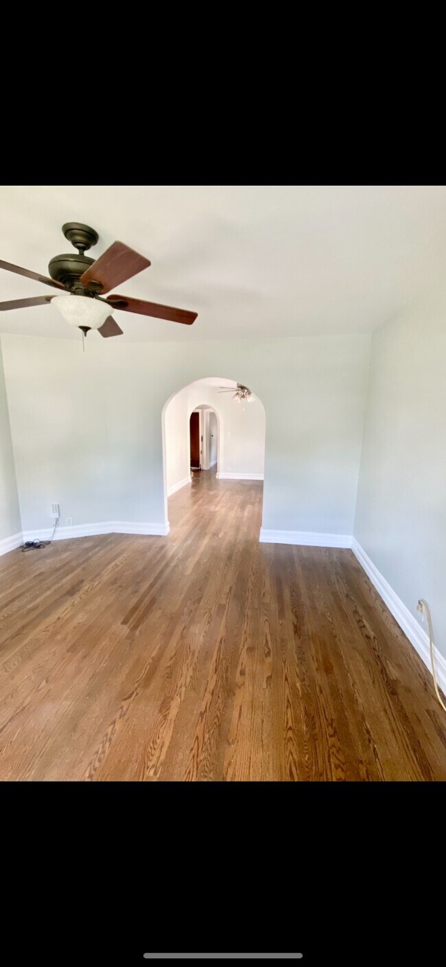 Living/dining - 5230 W Winona St