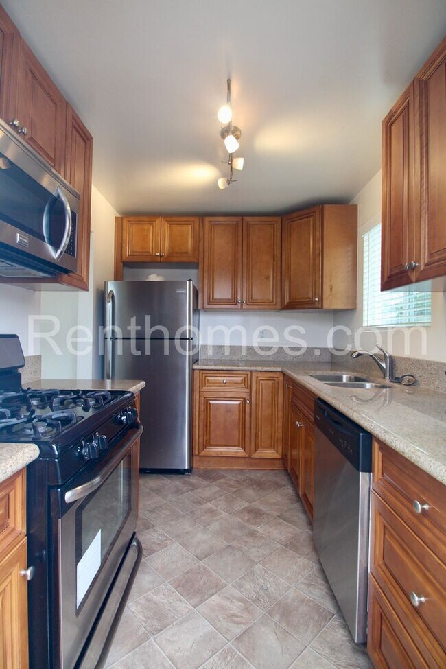 Building Photo - Linda Vista, 2345 Comstock Street - Single...