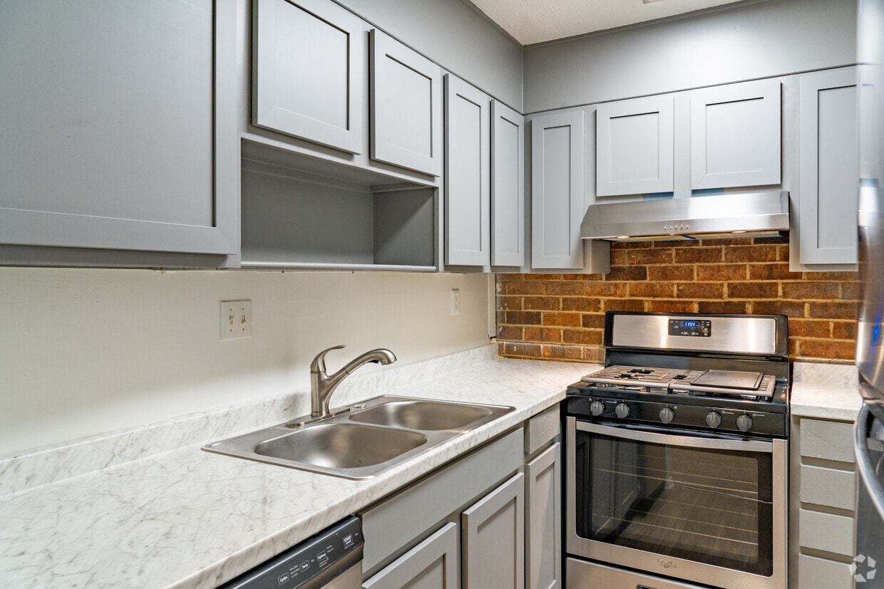 Primary Photo - Chateau Apartments - New