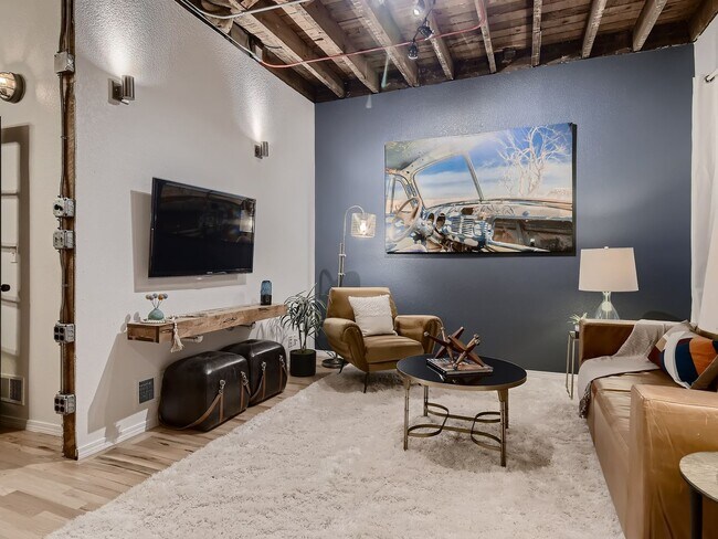 Foto del edificio - Beautifully Updated Curtis Park Home