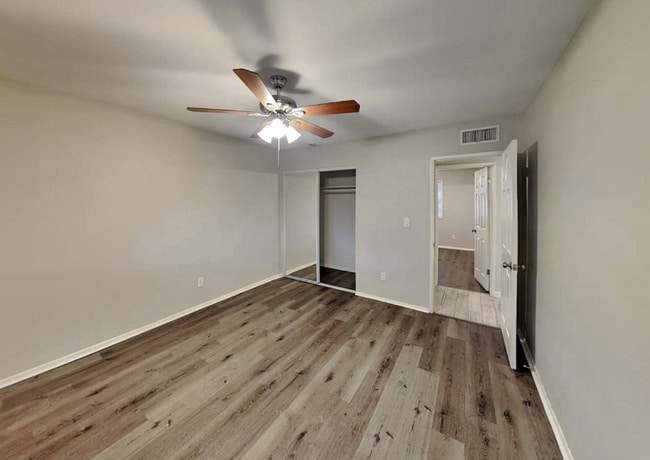 Foto del edificio - 7215 W Cavalier Dr
