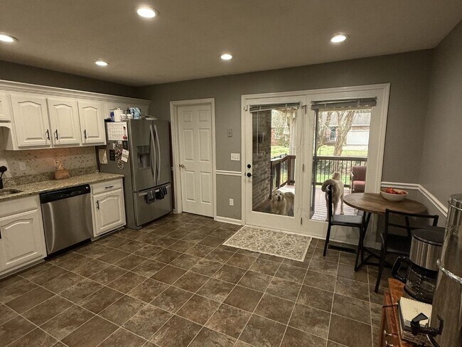 Building Photo - 303 Carlton Pl