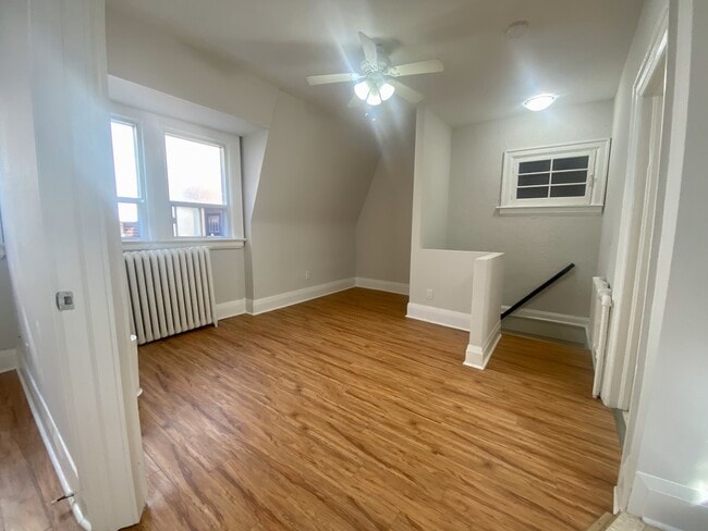 Building Photo - 341 St Clair Ave W