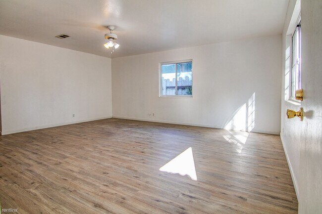 Foto del edificio - 4 br, 2 bath House - 1213 Chestnut Lane