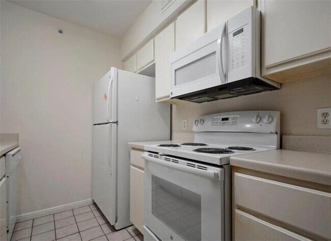 Building Photo - 501 W 26th St