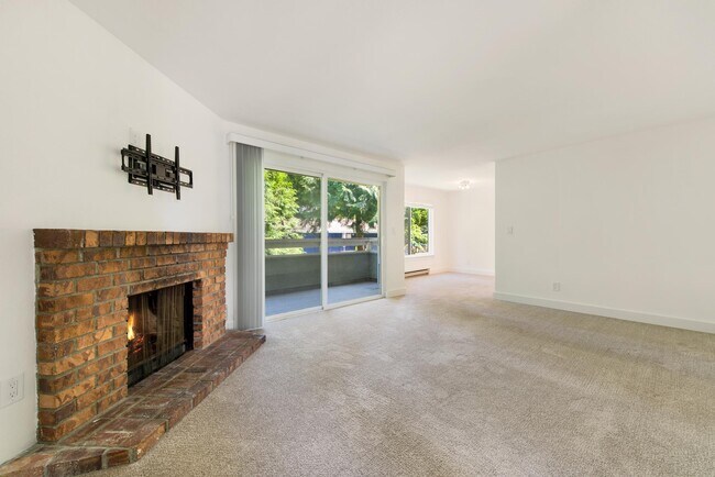 Living Room from Entrance - 14334 126th Ave NE