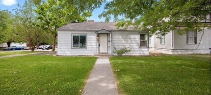 Building Photo - 422 W Kennewick Ave