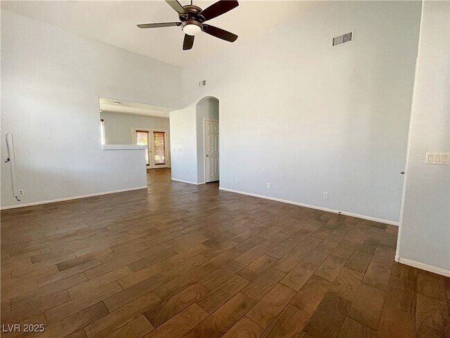 Foto del edificio - 9411 Hennessy Ct