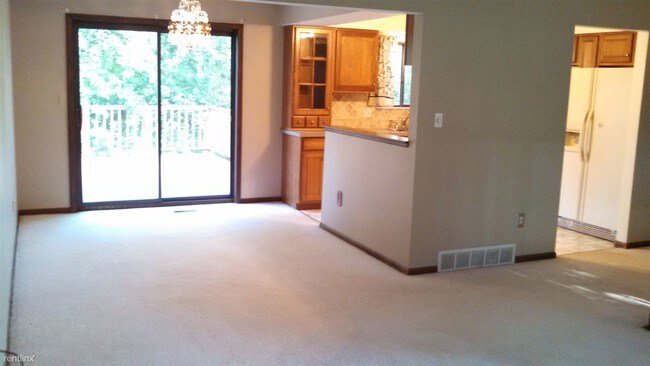 Building Photo - 2568 Sun Terrace Dr