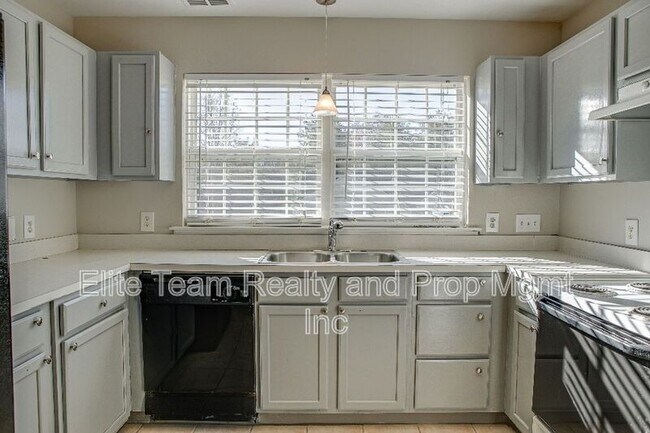 Foto del edificio - 2132 Mallard Woods Pl
