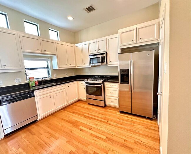 Building Photo - 2710 Hullsmith Dr