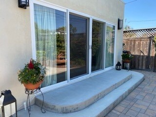 Great Room opens to the garden - 4945 Mansfield St
