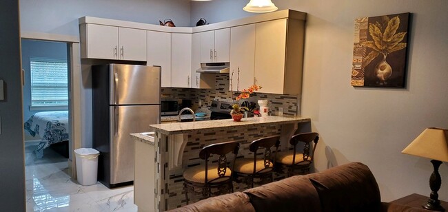 Building Photo - 111 E Marisol Dr