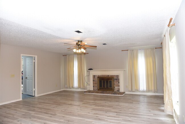 Foto del edificio - 9211 Rocky Valley Dr