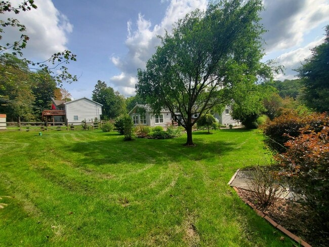 Foto del edificio - 134 Quaker Hill Rd