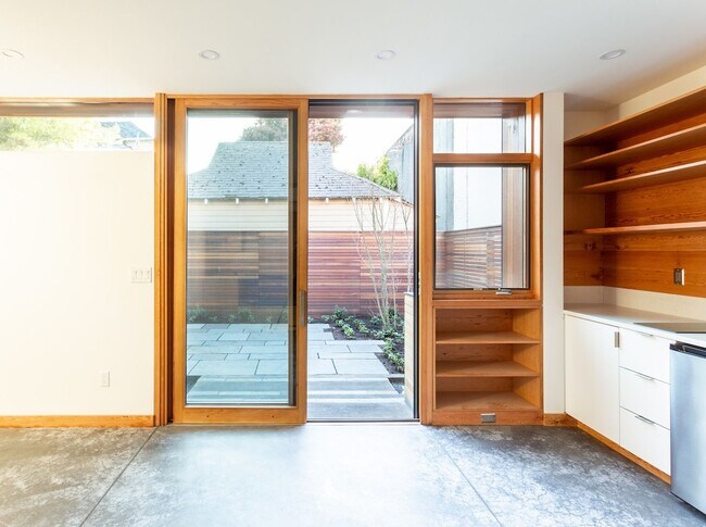 Foto del edificio - Modern, Standalone Studio in NE Portland R...